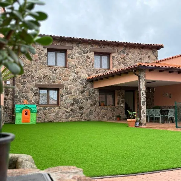 Casa Rural Tomillo, hotel en Navalcán