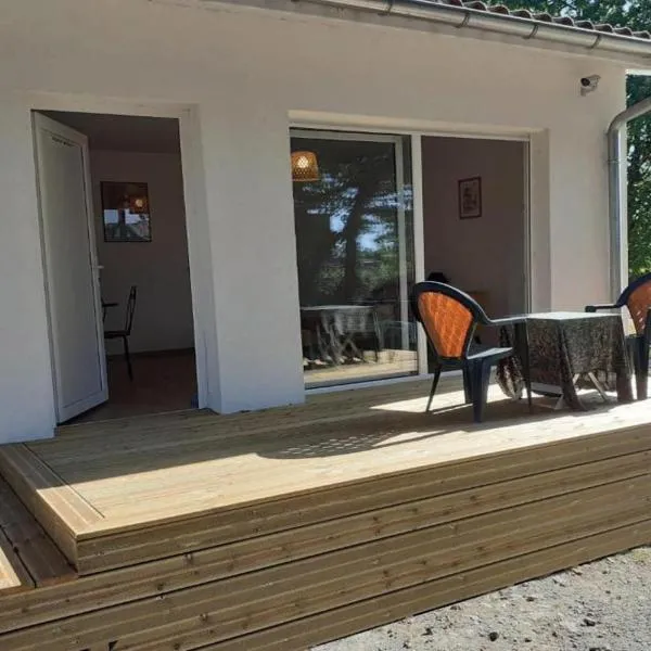 Max studio: Pey şehrinde bir otel