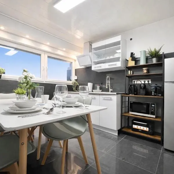 STN Kocherwald Suite - Ferienwohnung mit 4 Schlafzimmer, 8 Big Beds, Parkplatz & Balkon, Highspeed WLAN, Netflix Premium, Zentral zu Audi & Schwarz Gruppe, hotelli kohteessa Bad Friedrichshall