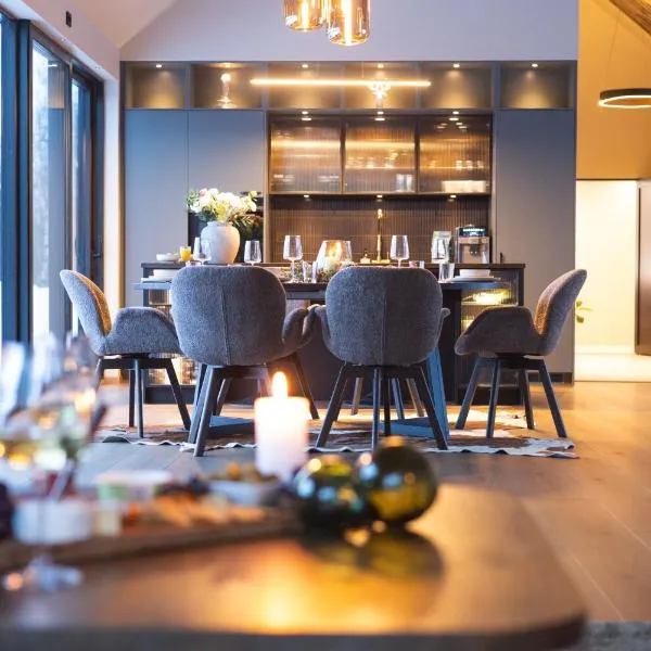 LyNora - Luxury Northern Lights Lodge with Jacuzzi & Lyngen Alps view, hotel 