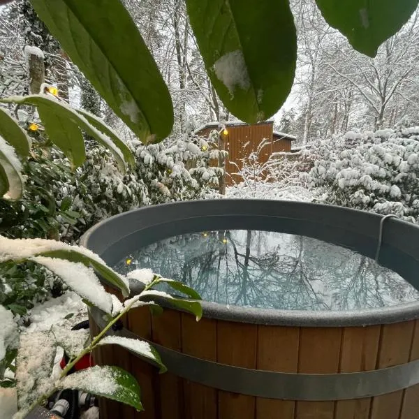 Forest Finest, luxe chalet met HOT TUB mooie overkapping en prachtige tuin met veel privacy, hotel en Hoenderloo