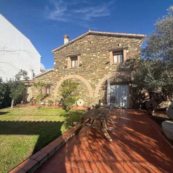 Casa Rural La Almazara Del Cristo, hotel sa Serradilla