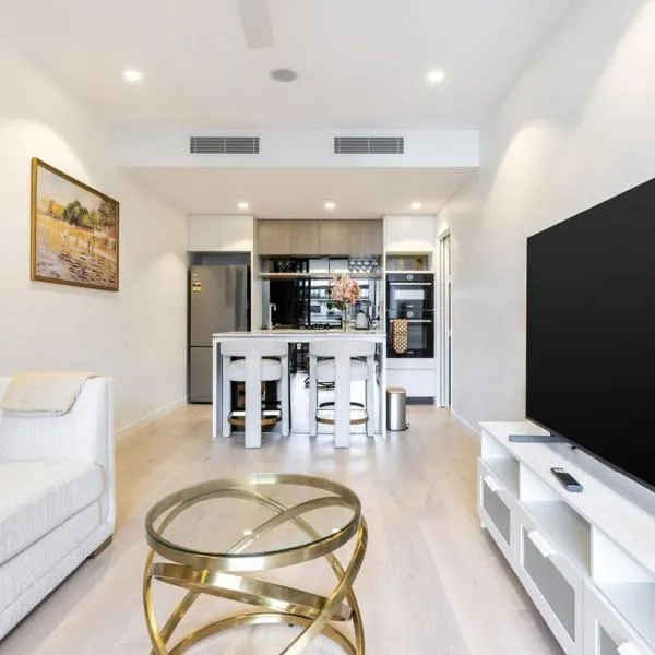 Gorgeous 3BR Apartment with Study overlooking BNE River, Hotel in Brisbane