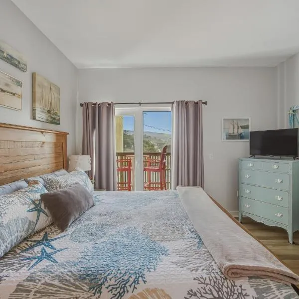 Oceanfront Bliss King Suite & Pet-Friendly Stay, hotel u gradu Rockaway Beach