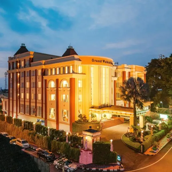 Viesnīca Grand Wahid Hotel Salatiga pilsētā Salatiga