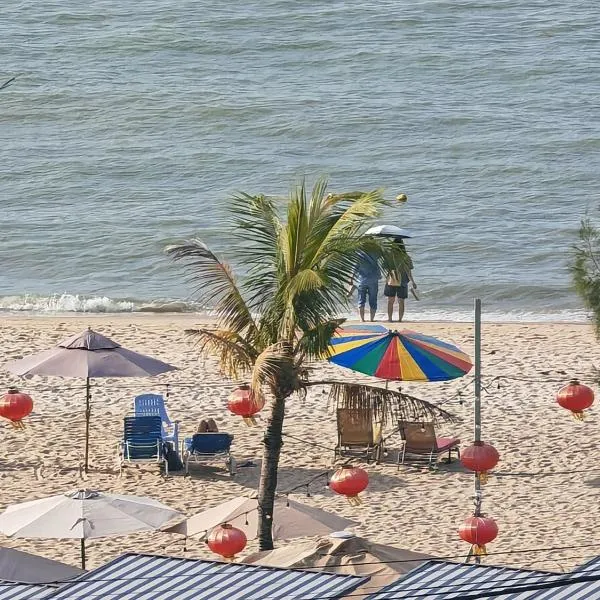By The Sea Fully Seaview all rooms Beach front, hotel in Batu Ferringhi
