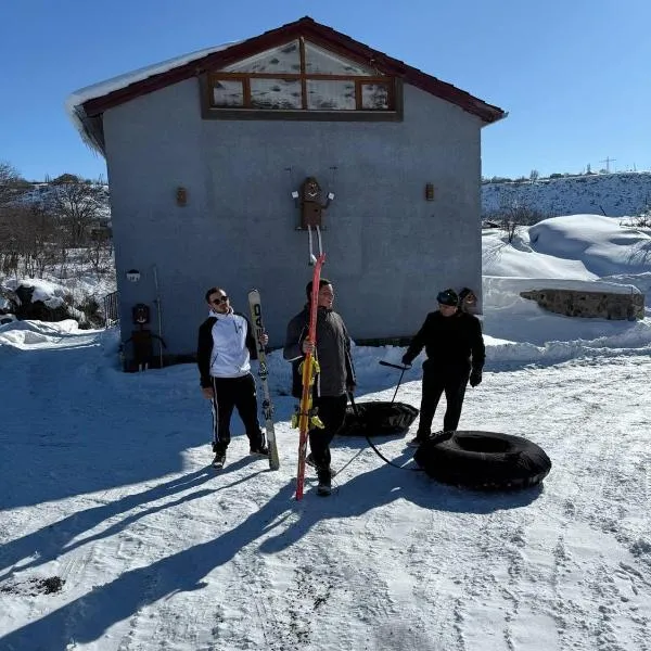 House by the River, hotel en Kʼaghsi
