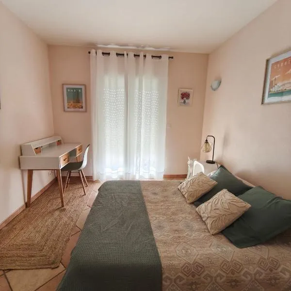 Chambre double lumineuse, hôtel à Millas