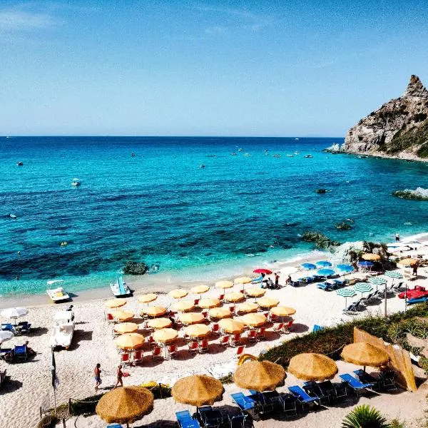 Costa Real - Garden Retreat with Private beach, Pet Friendly, hotel in Capo Vaticano