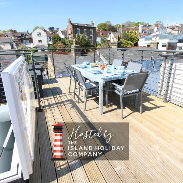 Penderic - 3 Bedroom Cowes Stay with Balcony & Panoramic Solent Views Close to Shops, Cafés, Sailing Clubs & Beach, hotel a Cowes