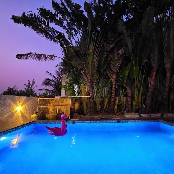 ll EMPYREAN STAYS ll SUPREME VILLA II 3BHK II AC II PVT POOL II MINI BAR, hotelli kohteessa Lonavala