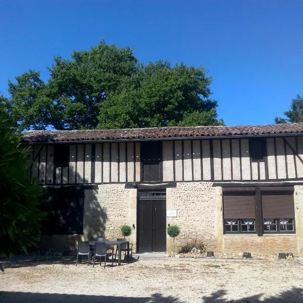 Les Gites de Castera, hotel v destinaci Aire-sur-lʼAdour