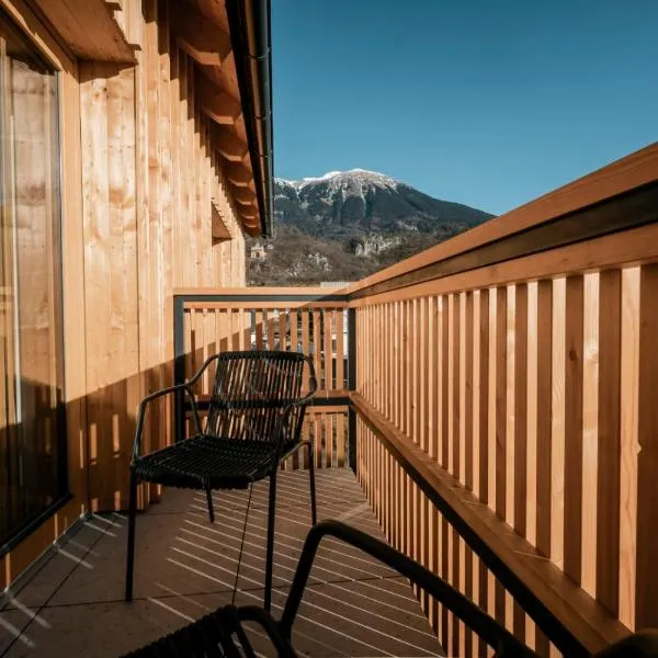 Trivrh Outdoor Hotel، فندق في زيروفنيكا