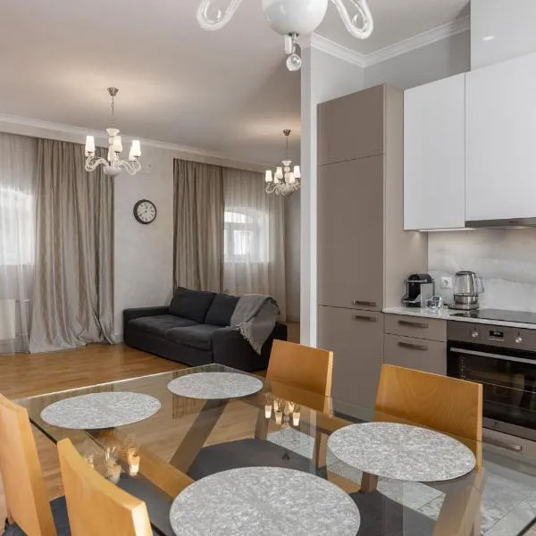 City heart, space, loft view, free parking, hotel v Rige