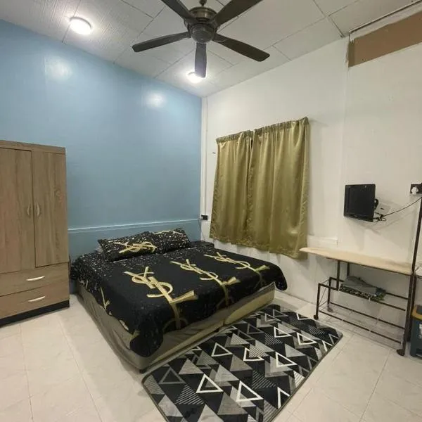 Private Pool MIE HOMESTAY BINJAI KEMAMAN, מלון בKampong Gong Kapur