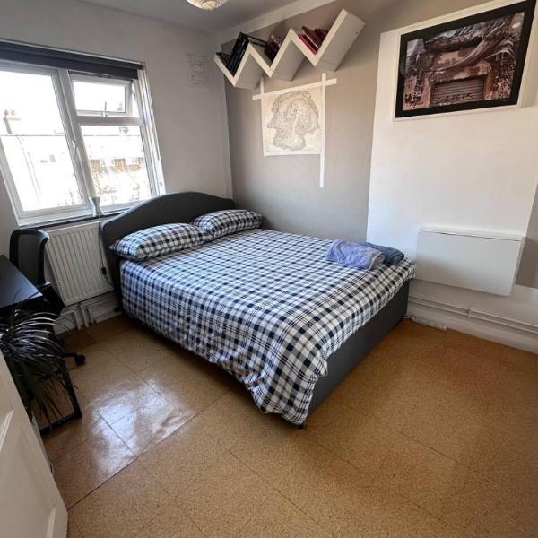 Basic Triple Room with Shared Bathroom