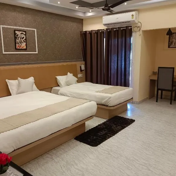 Hotel Tropical Inn near Downtown, hotel v mestu Guwahati