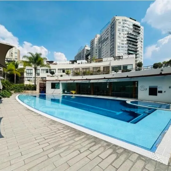 Amazing pool in the middle of the city, hotel en Ciudad de México