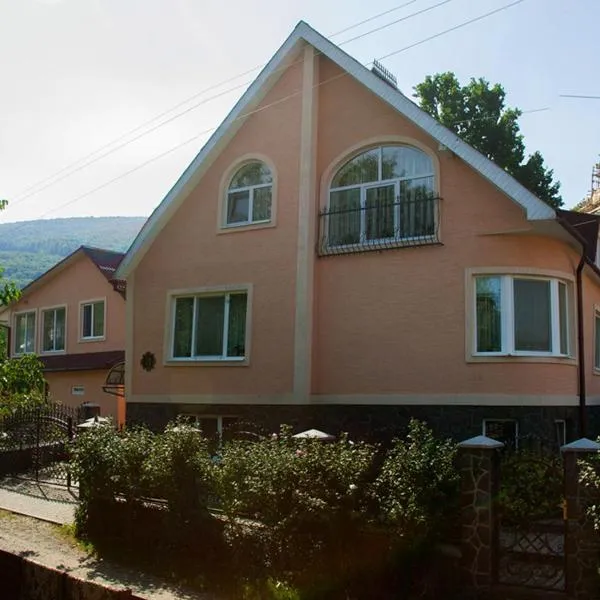 U Eli, khách sạn ở Polyana