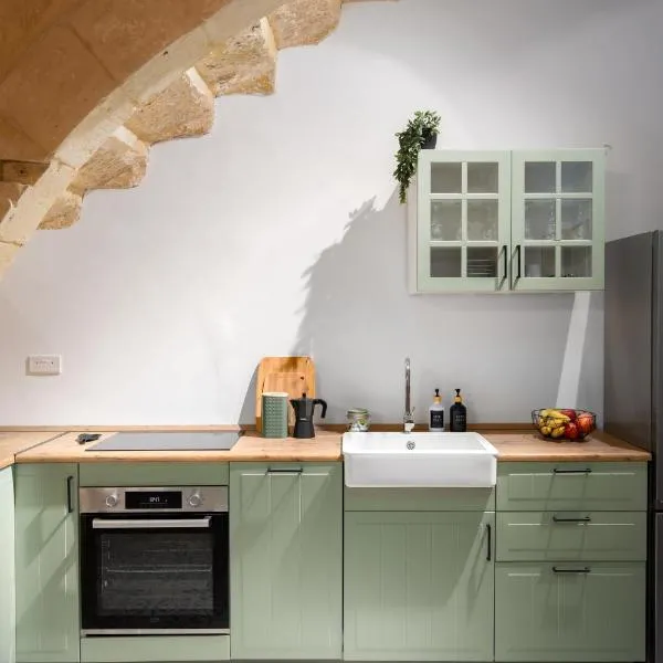 Vittoria - charming 500-year-old house nestled within the fortified walls of Birgu, hotel u gradu 'Birgu'