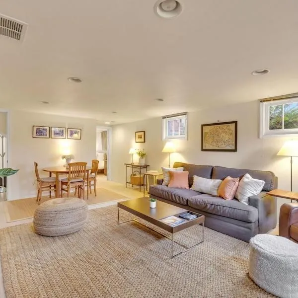Large private 1 bedroom apartment in prime Seattle neighborhood near UW, מלון בסיאטל