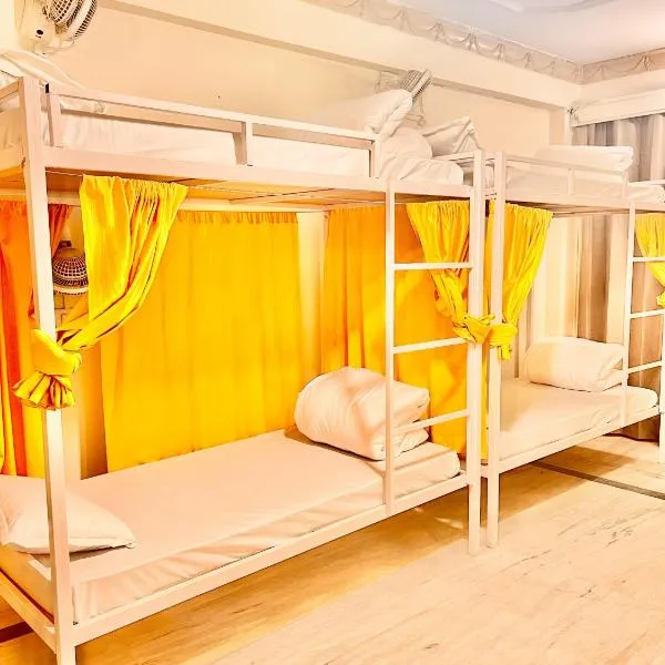 The Urban Mango Hotels, hôtel à Jāmb