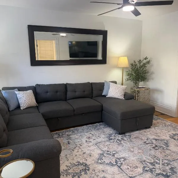 The Lyons' Lair, hotel di Chicago