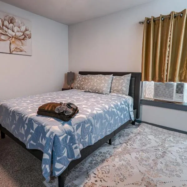 2 BR 1 Bath Home in Arlington - conveniently located near Cowboys stadium and Globe Life stadium, 20 mins to DFW airport, hotel in Arlington