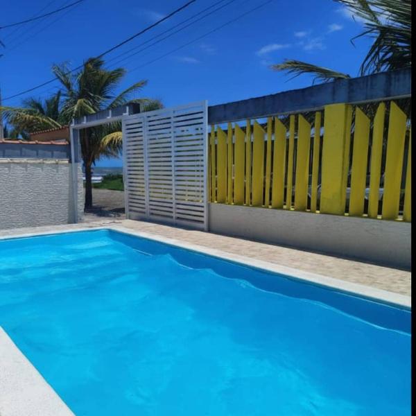 Casa Amarela Pé na Areia Itanhaém