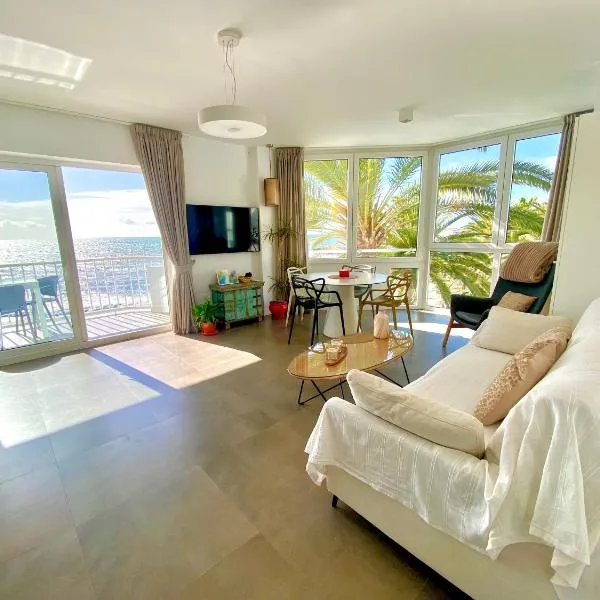 Super Front Line Modern New Apartm, hotel em Nerja