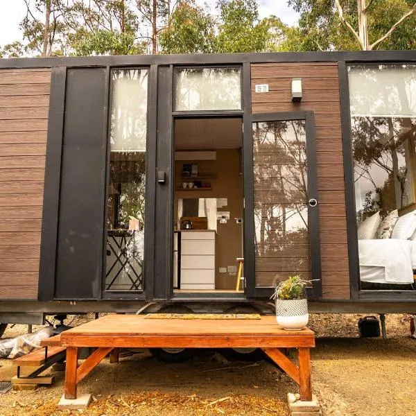 Wattle Grove Hideaway by Tiny Away, hótel í Wattle Grove