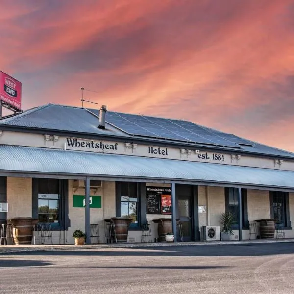 Wheatsheaf Hotel, Hotel in Price