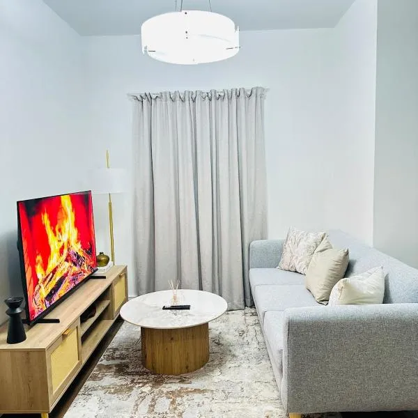 Cozy Sandton Stay WiFi-Free- Parking-Balcony-Study, hotel in Johannesburg