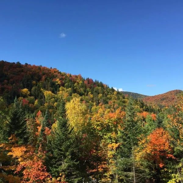 Loft Nature Laurentides, hotel v destinaci Val-des-Lacs
