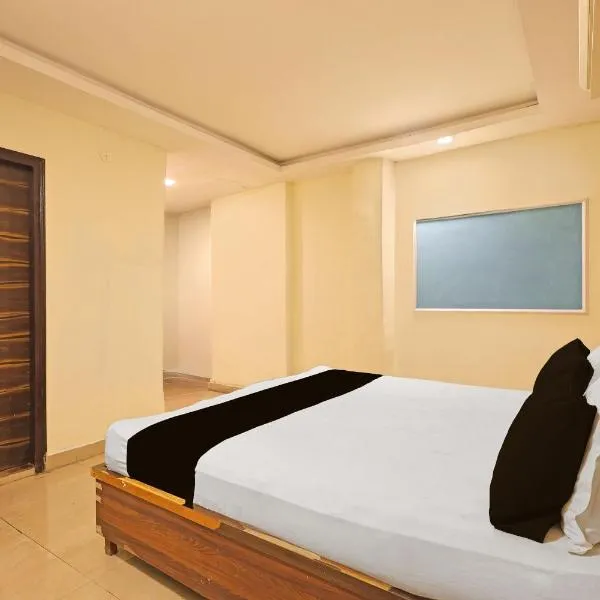 Hotel O Sector 18 Noida Formerly Terrene Empire, ξενοδοχείο σε Kālkāji Devi