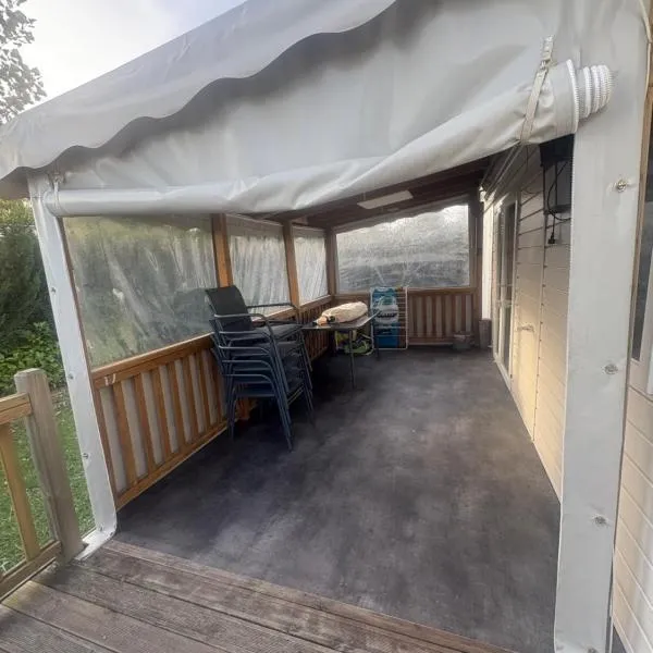Camping la vallée, hotell i Saint-Arnoult