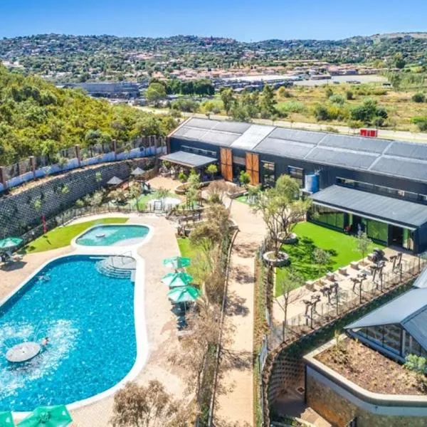 Chic Apartment with Panoramic Views & Braai، فندق في جوهانسبرغ