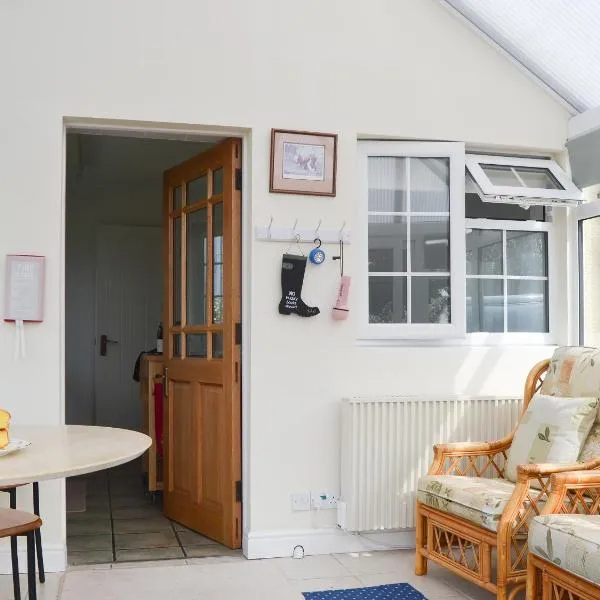 Mavis Cottage, хотел в Кингтън