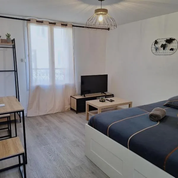 Faubourg des voyageurs 4 - Studio climatisé 2 personnes - proche axe autoroute, hotel v destinácii Saran
