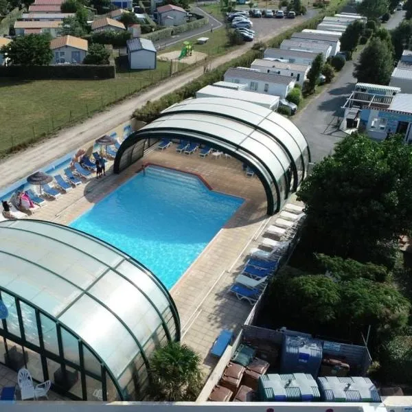 ZEcamping 4 familial piscine couverte restaurant et aire de jeux, hotell i La Faute-sur-Mer