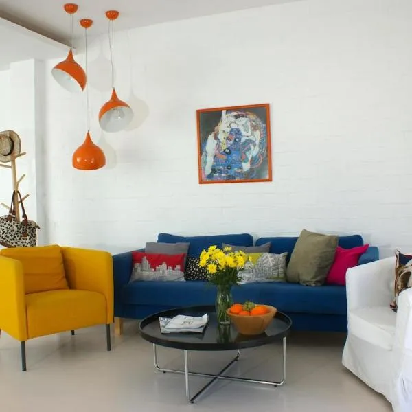 La Buganvilla, bright and spacious apartment in the city centre, hotel em Chipiona