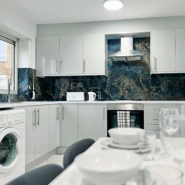 Ground floor apartment, hotel in London