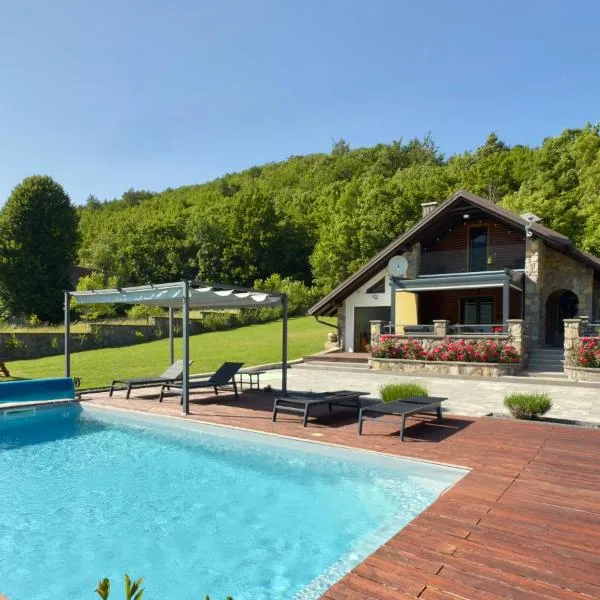 Liko Diko holiday home - peaceful wellness retreat in nature, hotel i Gospić