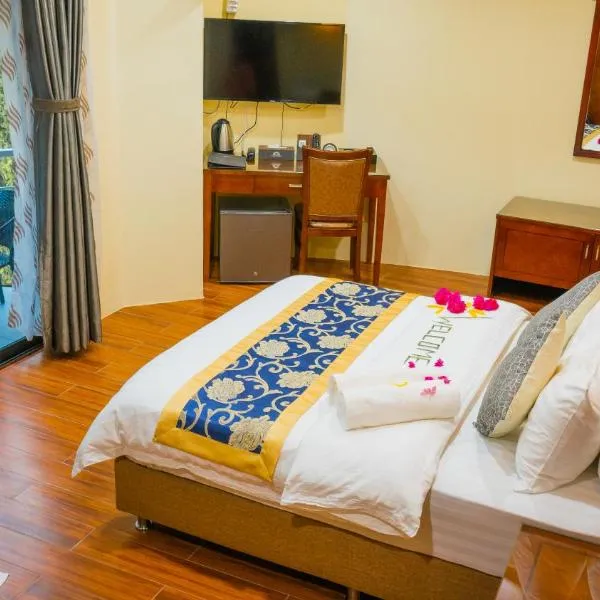 Blue Wave Hotel Maldives - Book FB a week gets a free excursion, hotel en Kudahuvadhoo