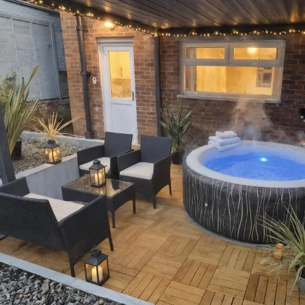 Private Hot Tub Stylish Home on Exmoor Edge, hotel di Tiverton