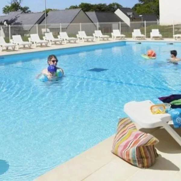 ZEcamping 3 étoiles pet friendly piscine chauffée et piscine couverte, hotel in Audierne