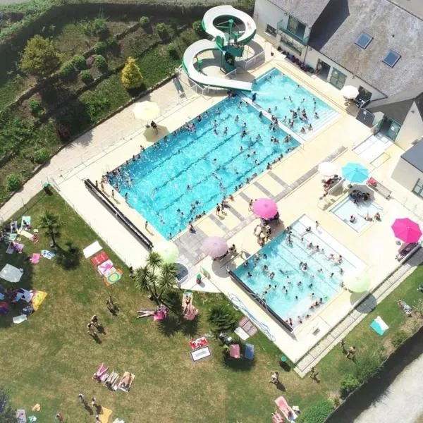 ZEcamping 3 étoiles pet friendly animations piscine chauffée, hótel í Merdrignac