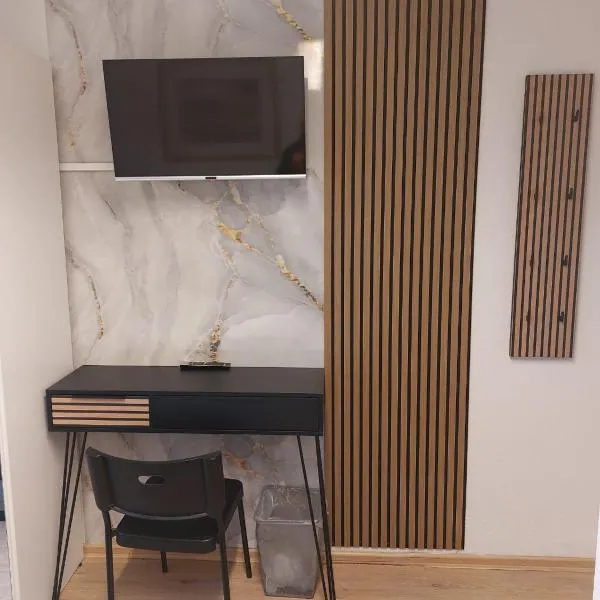 Pension Alpha, hotel a Francoforte sul Meno