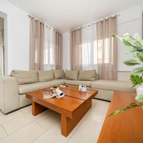 2 bedroom flat, hotel din Strovolos