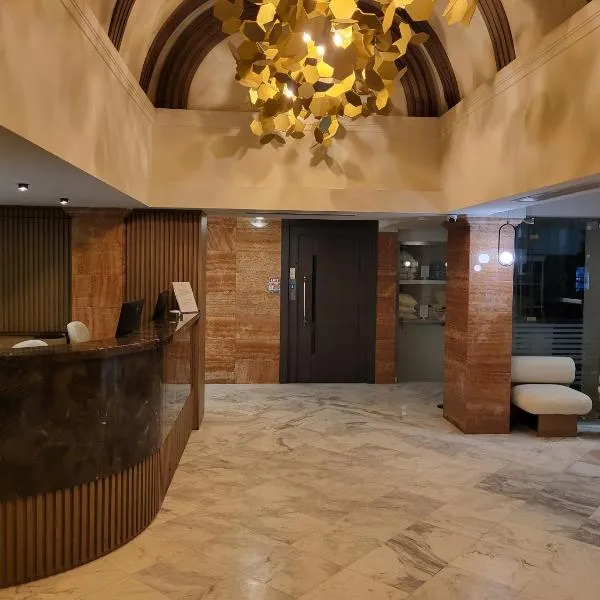 Golden Star City Resort, hotel din Peraia